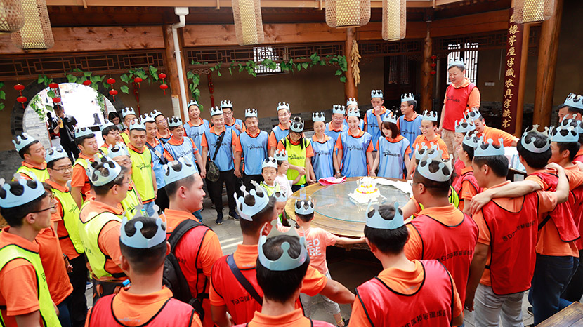 生日快乐,走一个!bbin宝盈机械给员工寿星来一场惊喜生日派对 生日快乐,走一个!bbin宝盈机械给员工寿星来一场惊喜生日派对